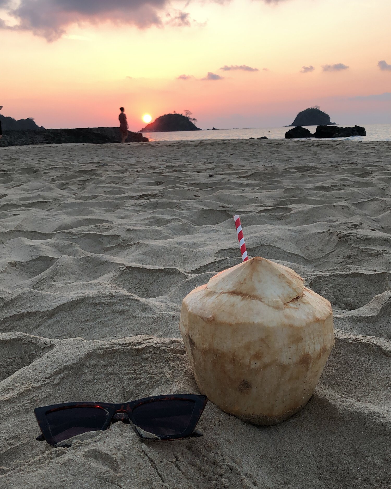 KatandKim_ElNido_SunsetCocktails.jpg